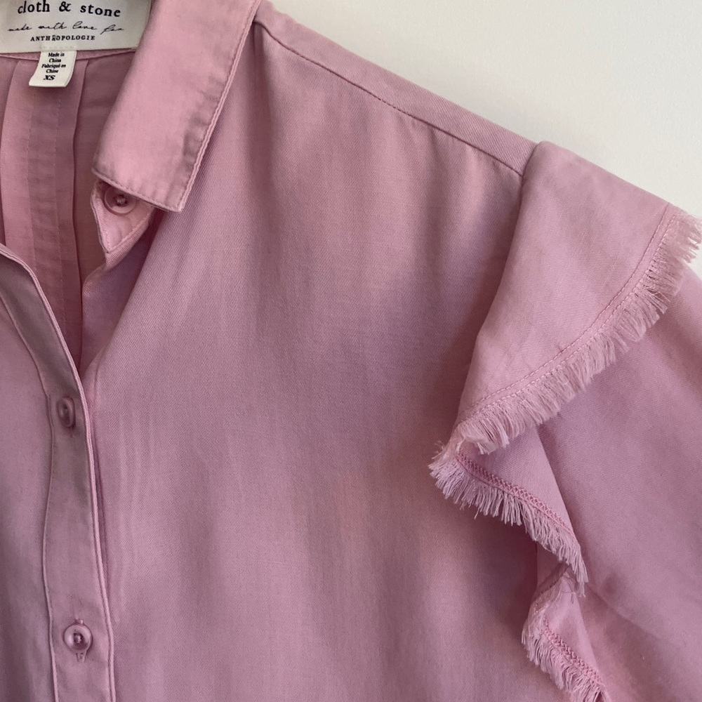 ANTHROPOLOGIE Cloth & Stone Pink Frayed Ruffle Shoulder Button Down Size XS - Picture 3 of 7